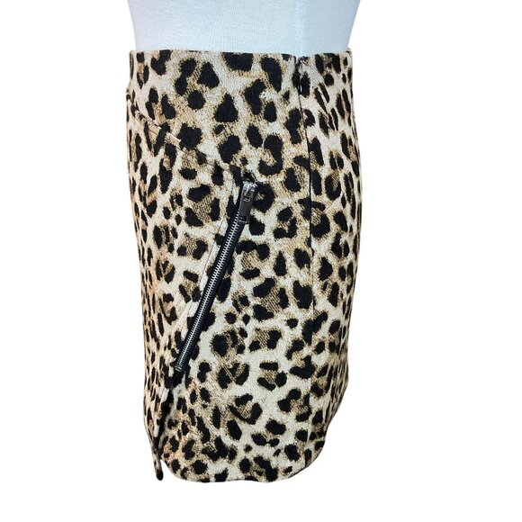 H&M Textured Leopard Print Asymmetrical Faux Wrap Exposed Zipper Skirt 6 NWT - Picture 3 of 7